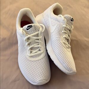 EUC Nike Women's Mesh White Sneakers